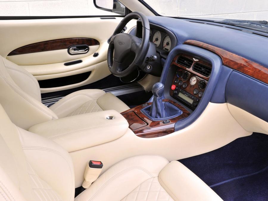 Интерьер Aston Martin DB7 Zagato 2003 года  (фото 16 из 20)